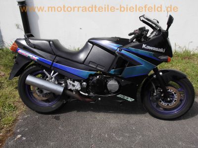 Kawasaki_GPX_600_R_ZX_600_C_schwarz-blau_Heck_locker_-_wie_GPX_GPZ_ZL_ZX_600_A_B_750_R40.jpg