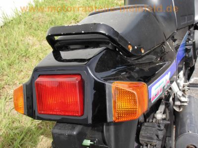 Kawasaki_GPX_600_R_ZX_600_C_schwarz-blau_Heck_locker_-_wie_GPX_GPZ_ZL_ZX_600_A_B_750_R42.jpg