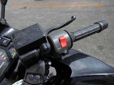Kawasaki_GPX_600_R_ZX_600_C_schwarz-blau_Heck_locker_-_wie_GPX_GPZ_ZL_ZX_600_A_B_750_R53.jpg
