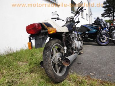 Suzuki_GS_400_E_Twin_Klassiker_Giuliari_Sitzbank_weiss_sonst_Original-Zustand_43.jpg