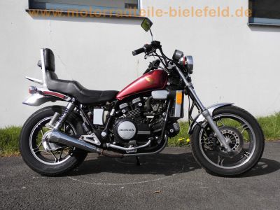 Honda_V45_Magna_750_C_RC07_rot_hohe_Sissy-Bar_Chopper_Cruiser_-_wie_Honda_VF_700_750_C_RC09_RC21_RC28_Super_Magna_42.jpg
