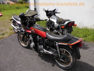 Honda_CBX_550_F_PC04_blau-weiss_Gepaecktraeger_JAMA-Auspuff_4-2_1.jpg