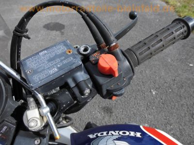 Honda_CBX_550_F_PC04_blau-weiss_Gepaecktraeger_JAMA-Auspuff_4-2_34.jpg
