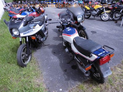 Honda_CBX_550_F_PC04_blau-weiss_Gepaecktraeger_JAMA-Auspuff_4-2_5.jpg