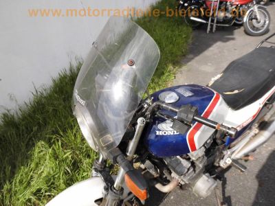 Honda_CBX_550_F_PC04_blau-weiss_Gepaecktraeger_JAMA-Auspuff_4-2_63.jpg