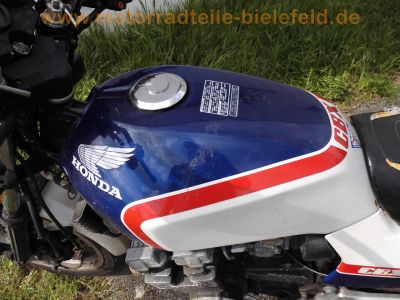 Honda_CBX_550_F_PC04_blau-weiss_Gepaecktraeger_JAMA-Auspuff_4-2_69.jpg