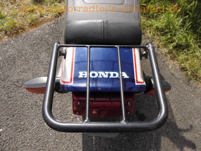 Honda_CBX_550_F_PC04_blau-weiss_Gepaecktraeger_JAMA-Auspuff_4-2_74.jpg