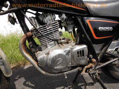 Suzuki_GN_250_NJ41A_Sturz_Motor_J405_-_wie_NJ42A_DR_GN_125_250_400_SP370_13.jpg