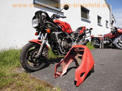Honda_VF_1000_F_SC15_rot_V4-Tourer_-_wie_SC16_VF_500_700_750_1100_F_S_C_Sabre_Magna_3.jpg