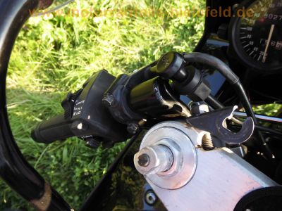 Honda_CBR_900_RR_Fireblade_SC28_Ur-Modell_schwarz_LSL-Lenkungsdämpfer_Sport-Auspuff_-_wie_SC33_30.jpg