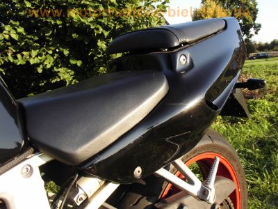 Honda_CBR_900_RR_Fireblade_SC28_Ur-Modell_schwarz_LSL-Lenkungsdämpfer_Sport-Auspuff_-_wie_SC33_56.jpg