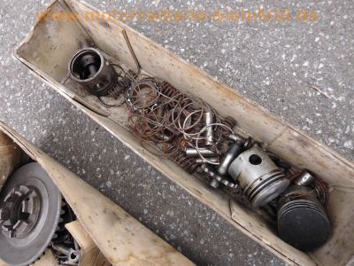 Motorteile-Mix_Oldtimer_Pleuel_Kolben_Ringe_Lager_etc__17.jpg
