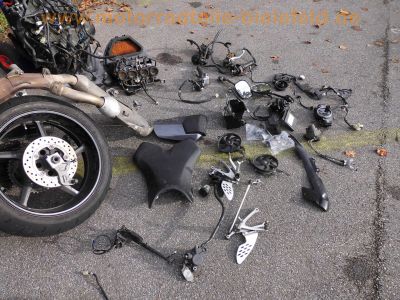 Yamaha_YZF-R1_RN12_EXUP_2005_grau_crash_YZF_1000_Motor_XN509E_33tkm_Ersatzteile_spare-parts_7_.jpg