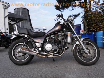 Honda_VF_750_C_V45_Magna_RC09_lila_rostig_Konis_Mecadapo_Auspuff_-_wie_VF_500_700_1100_F_S_C_RC21_RC07_38.jpg