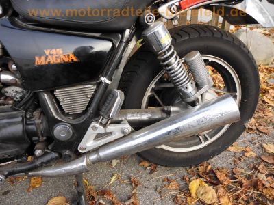 Honda_V45_US-Magna_VF_750_C_RC07_wie_RC09_schwarz_Scheibe_hohe_Sissy-Bar_kurze_Chrom-Fender_17.jpg