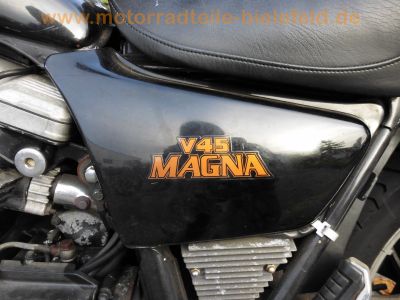Honda_V45_US-Magna_VF_750_C_RC07_wie_RC09_schwarz_Scheibe_hohe_Sissy-Bar_kurze_Chrom-Fender_18.jpg