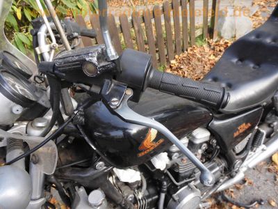 Honda_V45_US-Magna_VF_750_C_RC07_wie_RC09_schwarz_Scheibe_hohe_Sissy-Bar_kurze_Chrom-Fender_30.jpg