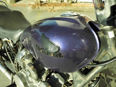 Honda_CB_750_C_Custom_Chopper_RC06_lila_4-4_Auspuff_Gepaecktraeger_-_wie_CB_650_750_900_C_F_KZ_RC01_RC03_RC05_RC08_SC01_SC09_15.jpg