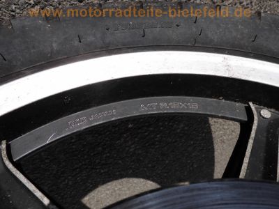 Honda_CB_750_C_Custom_Chopper_RC06_lila_4-4_Auspuff_Gepaecktraeger_-_wie_CB_650_750_900_C_F_KZ_RC01_RC03_RC05_RC08_SC01_SC09_35.jpg