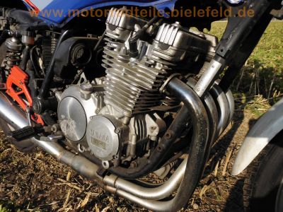 Yamaha_XJ_900_4BB_blau-weiss_Sturz_4-1_Auspuff_-_wie_XJ_650_700_750_F_31A_58L_3NG_2HL_4K0_41Y_11M_28.jpg