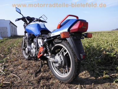 Yamaha_XJ_900_4BB_blau-weiss_Sturz_4-1_Auspuff_-_wie_XJ_650_700_750_F_31A_58L_3NG_2HL_4K0_41Y_11M_67.jpg