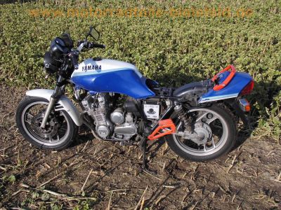 Yamaha_XJ_900_4BB_blau-weiss_Sturz_4-1_Auspuff_-_wie_XJ_650_700_750_F_31A_58L_3NG_2HL_4K0_41Y_11M_72.jpg