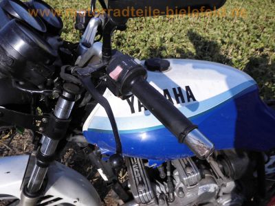 Yamaha_XJ_900_4BB_blau-weiss_Sturz_4-1_Auspuff_-_wie_XJ_650_700_750_F_31A_58L_3NG_2HL_4K0_41Y_11M_94.jpg
