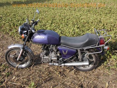 Honda_CX_500_lila_Ur-Guellepumpe_unfallfrei_Giuliari_Sport-Sitzbank_Gepaecktraeger_JAMA_Auspuff_-_wie_CX_400_500_650_E_C_PC01_PC06_47.jpg