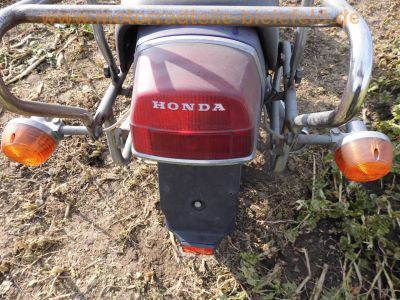 Honda_CX_500_lila_Ur-Guellepumpe_unfallfrei_Giuliari_Sport-Sitzbank_Gepaecktraeger_JAMA_Auspuff_-_wie_CX_400_500_650_E_C_PC01_PC06_70.jpg