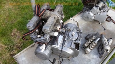 Kawasaki_KZ650B_Ersatzteile_Gabel_Speichenraeder_Motor_Vergaser_106.jpg