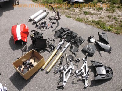 Ducati_Monster_M_600_Ersatzteile_spares_spare-parts_Gabel_Auspuff_Rastenanlagen_Airbox_Elektrik_-_wie_Ducati_600_750_900_SS_M_3.jpg
