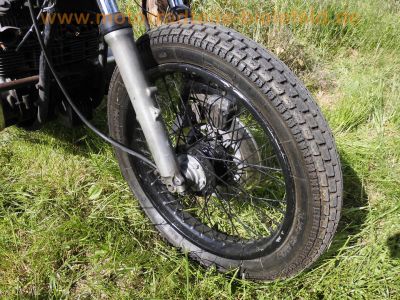 Honda_CB_550_Four_Cafe-Racer_blau_Tank_aus_CB650C_schwarze_Raeder_Stummel-Lenker_zurueckverlegte_Fussrasten-Anlage_etc_17.jpg