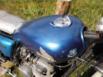 Honda_CB_550_Four_Cafe-Racer_blau_Tank_aus_CB650C_schwarze_Raeder_Stummel-Lenker_zurueckverlegte_Fussrasten-Anlage_etc_19.jpg