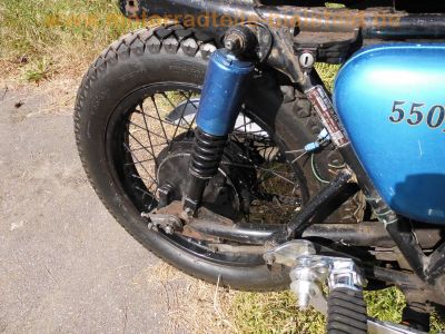 Honda_CB_550_Four_Cafe-Racer_blau_Tank_aus_CB650C_schwarze_Raeder_Stummel-Lenker_zurueckverlegte_Fussrasten-Anlage_etc_24.jpg