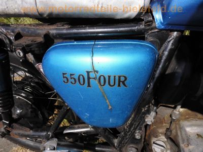 Honda_CB_550_Four_Cafe-Racer_blau_Tank_aus_CB650C_schwarze_Raeder_Stummel-Lenker_zurueckverlegte_Fussrasten-Anlage_etc_25.jpg