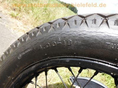 Honda_CB_550_Four_Cafe-Racer_blau_Tank_aus_CB650C_schwarze_Raeder_Stummel-Lenker_zurueckverlegte_Fussrasten-Anlage_etc_27.jpg
