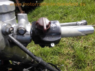 Honda_CB_550_Four_Cafe-Racer_blau_Tank_aus_CB650C_schwarze_Raeder_Stummel-Lenker_zurueckverlegte_Fussrasten-Anlage_etc_35.jpg