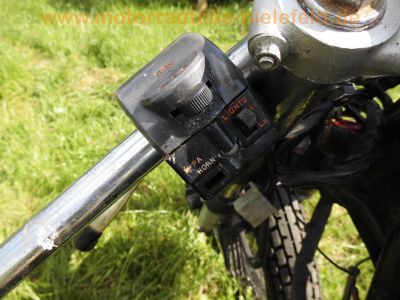 Honda_CB_550_Four_Cafe-Racer_blau_Tank_aus_CB650C_schwarze_Raeder_Stummel-Lenker_zurueckverlegte_Fussrasten-Anlage_etc_36.jpg