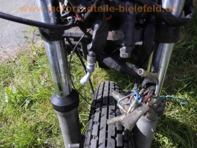 Honda_CB_550_Four_Cafe-Racer_blau_Tank_aus_CB650C_schwarze_Raeder_Stummel-Lenker_zurueckverlegte_Fussrasten-Anlage_etc_40.jpg