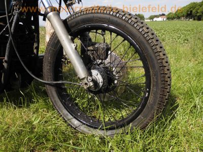 Honda_CB_550_Four_Cafe-Racer_blau_Tank_aus_CB650C_schwarze_Raeder_Stummel-Lenker_zurueckverlegte_Fussrasten-Anlage_etc_43.jpg