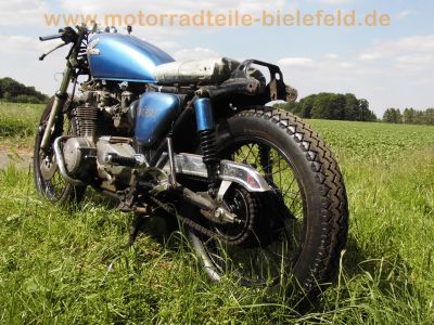 Honda_CB_550_Four_Cafe-Racer_blau_Tank_aus_CB650C_schwarze_Raeder_Stummel-Lenker_zurueckverlegte_Fussrasten-Anlage_etc_47.jpg