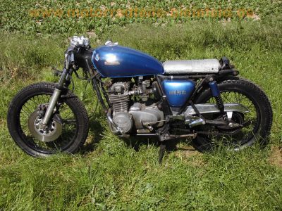 Honda_CB_550_Four_Cafe-Racer_blau_Tank_aus_CB650C_schwarze_Raeder_Stummel-Lenker_zurueckverlegte_Fussrasten-Anlage_etc_49.jpg
