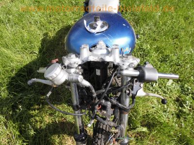 Honda_CB_550_Four_Cafe-Racer_blau_Tank_aus_CB650C_schwarze_Raeder_Stummel-Lenker_zurueckverlegte_Fussrasten-Anlage_etc_53.jpg