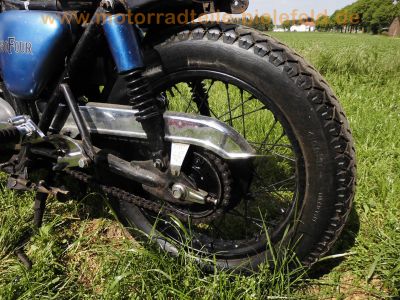 Honda_CB_550_Four_Cafe-Racer_blau_Tank_aus_CB650C_schwarze_Raeder_Stummel-Lenker_zurueckverlegte_Fussrasten-Anlage_etc_63.jpg