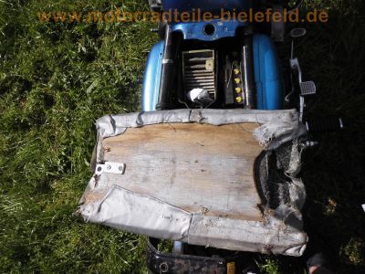 Honda_CB_550_Four_Cafe-Racer_blau_Tank_aus_CB650C_schwarze_Raeder_Stummel-Lenker_zurueckverlegte_Fussrasten-Anlage_etc_67.jpg