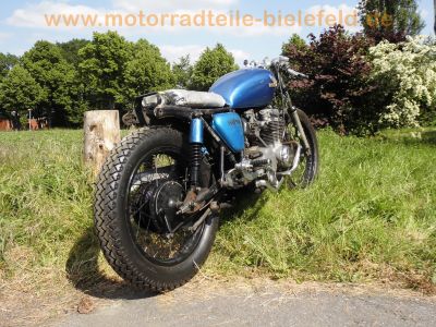 Honda_CB_550_Four_Cafe-Racer_blau_Tank_aus_CB650C_schwarze_Raeder_Stummel-Lenker_zurueckverlegte_Fussrasten-Anlage_etc_8.jpg