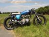 Honda_CB_550_Four_Cafe-Racer_blau_Tank_aus_CB650C_schwarze_Raeder_Stummel-Lenker_zurueckverlegte_Fussrasten-Anlage_etc_7.jpg