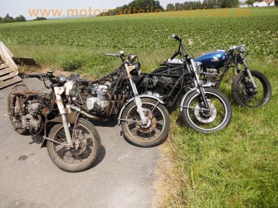 Honda_CB_550_K_Four_4-1_Auspuff_Wrack_als_Ersatzteile_Motor_Vergaser_Tacho_3.jpg