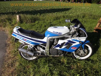 Suzuki_GSX-R_750_GR7AB_Modell_M_blau-weiss_BSM_Future_Sport-Auspuff_Sozius-Sitz-Abdeckung_-_Ersatzteile_wie_GSXR_1100_35.jpg