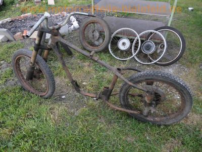 MZ_RT_125_IFA_RT_125_1957_VEB_Motorradwerke_Zschopau_Wrack_Rahmen_Gabel_Raeder_-_wie_DKW_RT_125_1.jpg